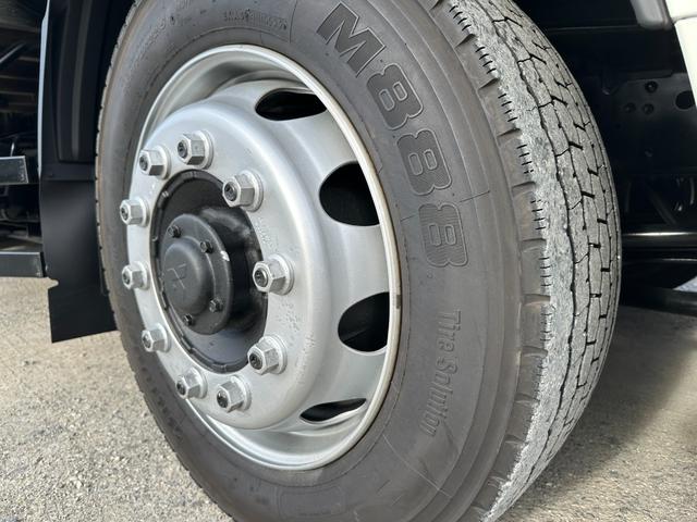 ファイター 　大型　トラック　２デフ　増トン　３軸　低床　ワイド　平ボディ　１１．８トン　平　トラック　強化ボディ　大型トラック（29枚目）