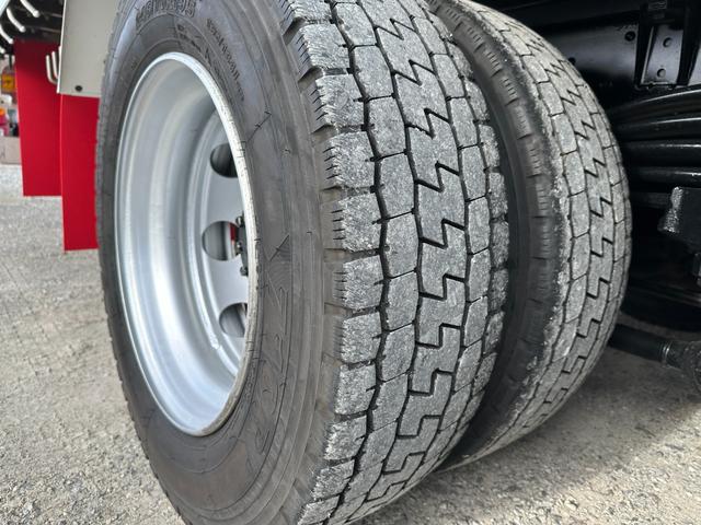 ファイター 　大型　トラック　２デフ　増トン　３軸　低床　ワイド　平ボディ　１１．８トン　平　トラック　強化ボディ　大型トラック（31枚目）