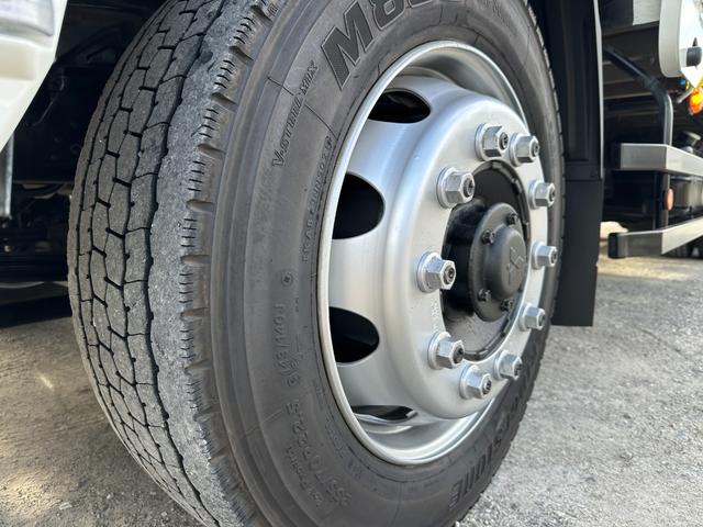 ファイター 　大型　トラック　２デフ　増トン　３軸　低床　ワイド　平ボディ　１１．８トン　平　トラック　強化ボディ　大型トラック（32枚目）