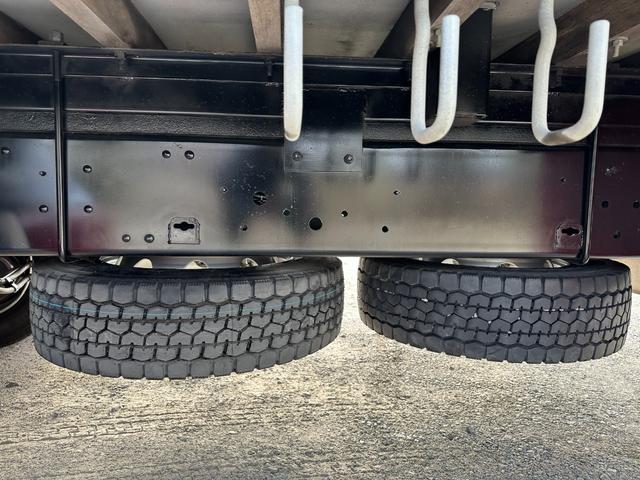 ファイター 　大型　トラック　２デフ　増トン　３軸　低床　ワイド　平ボディ　１１．８トン　平　トラック　強化ボディ　大型トラック（35枚目）