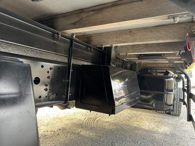 ファイター 　大型　トラック　２デフ　増トン　３軸　低床　ワイド　平ボディ　１１．８トン　平　トラック　強化ボディ　大型トラック（36枚目）