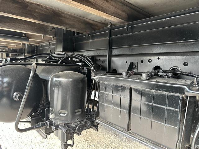 ファイター 　大型　トラック　２デフ　増トン　３軸　低床　ワイド　平ボディ　１１．８トン　平　トラック　強化ボディ　大型トラック（41枚目）