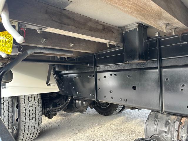 ファイター 　大型　トラック　２デフ　増トン　３軸　低床　ワイド　平ボディ　１１．８トン　平　トラック　強化ボディ　大型トラック（42枚目）