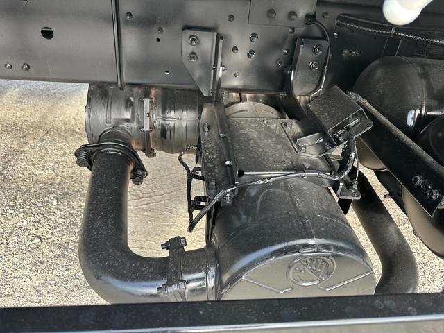 ファイター 　大型　トラック　２デフ　増トン　３軸　低床　ワイド　平ボディ　１１．８トン　平　トラック　強化ボディ　大型トラック（43枚目）