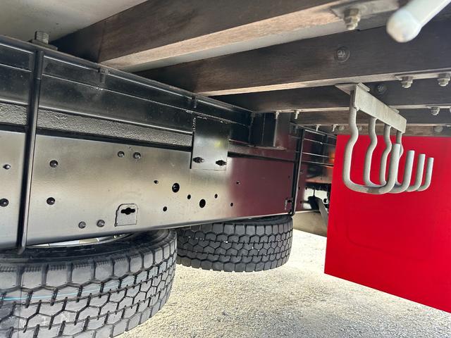 ファイター 　大型　トラック　２デフ　増トン　３軸　低床　ワイド　平ボディ　１１．８トン　平　トラック　強化ボディ　大型トラック（44枚目）