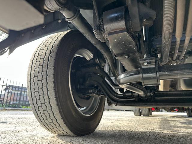 ファイター 　大型　トラック　２デフ　増トン　３軸　低床　ワイド　平ボディ　１１．８トン　平　トラック　強化ボディ　大型トラック（47枚目）