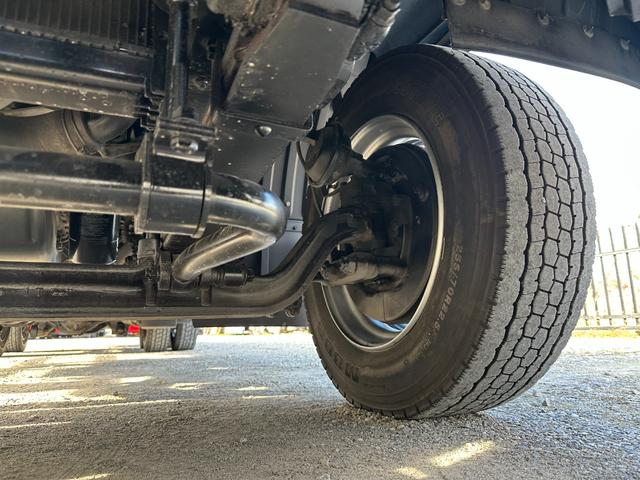 ファイター 　大型　トラック　２デフ　増トン　３軸　低床　ワイド　平ボディ　１１．８トン　平　トラック　強化ボディ　大型トラック（48枚目）