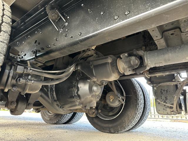 ファイター 　大型　トラック　２デフ　増トン　３軸　低床　ワイド　平ボディ　１１．８トン　平　トラック　強化ボディ　大型トラック（53枚目）