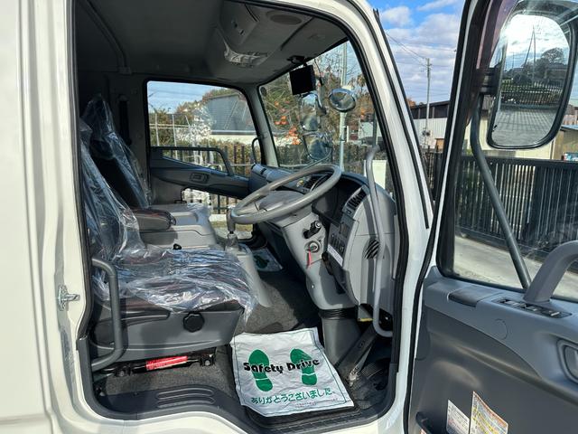 ファイター 　大型　トラック　２デフ　増トン　３軸　低床　ワイド　平ボディ　１１．８トン　平　トラック　強化ボディ　大型トラック（63枚目）