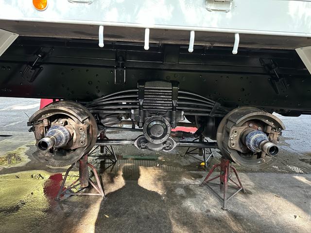 ファイター 　大型　トラック　２デフ　増トン　３軸　低床　ワイド　平ボディ　１１．８トン　平　トラック　強化ボディ　大型トラック（78枚目）