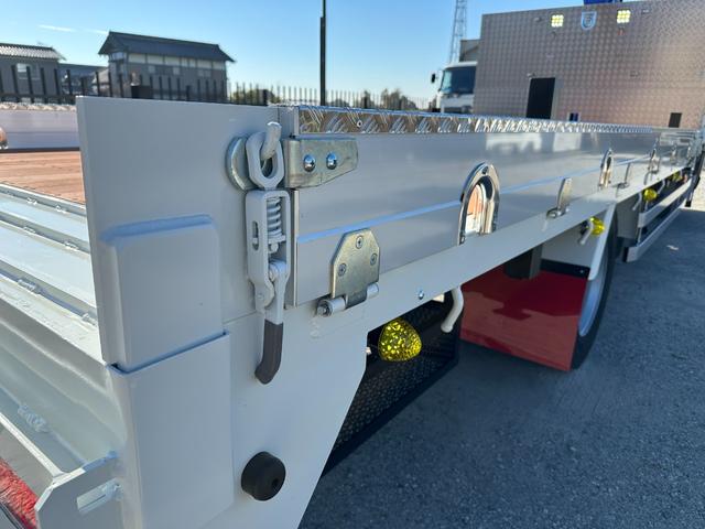 フォワード 　５段クレーン　ラジコン　フックイン　増トン　セルフ　セルフクレーン　ハイジャッキ　ワイドボディ　平ボディ　７．１トントラック　タダノ　平クレーン　回送車　ローダー　中古トラック　重機運搬車　ユニック（17枚目）