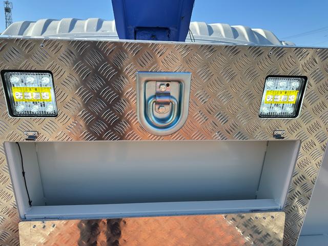 フォワード 　５段クレーン　ラジコン　フックイン　増トン　セルフ　セルフクレーン　ハイジャッキ　ワイドボディ　平ボディ　７．１トントラック　タダノ　平クレーン　回送車　ローダー　中古トラック　重機運搬車　ユニック（24枚目）