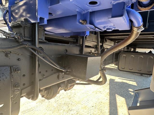 フォワード 　５段クレーン　ラジコン　フックイン　増トン　セルフ　セルフクレーン　ハイジャッキ　ワイドボディ　平ボディ　７．１トントラック　タダノ　平クレーン　回送車　ローダー　中古トラック　重機運搬車　ユニック（47枚目）