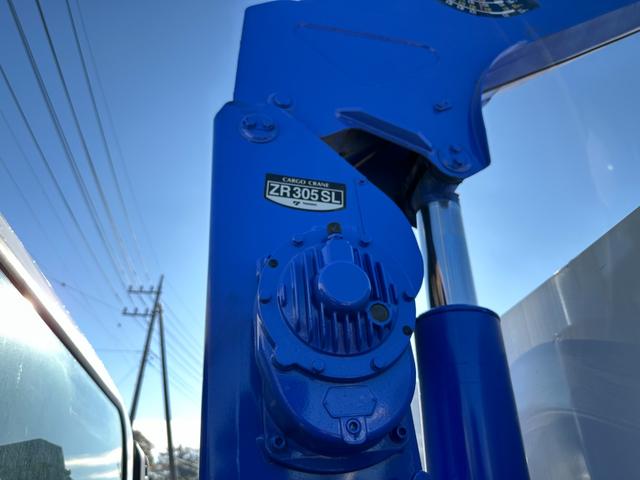 フォワード 　５段クレーン　ラジコン　フックイン　増トン　セルフ　セルフクレーン　ハイジャッキ　ワイドボディ　平ボディ　７．１トントラック　タダノ　平クレーン　回送車　ローダー　中古トラック　重機運搬車　ユニック（50枚目）