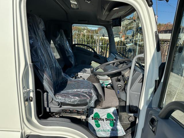 フォワード 　５段クレーン　ラジコン　フックイン　増トン　セルフ　セルフクレーン　ハイジャッキ　ワイドボディ　平ボディ　７．１トントラック　タダノ　平クレーン　回送車　ローダー　中古トラック　重機運搬車　ユニック（64枚目）