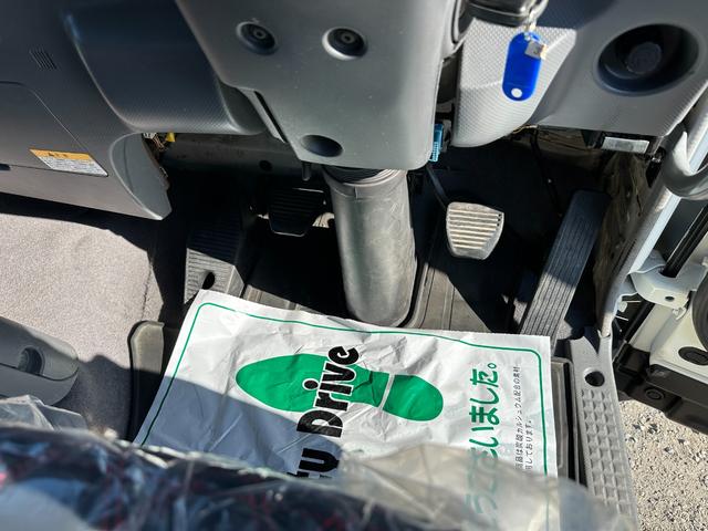 フォワード 　５段クレーン　ラジコン　フックイン　増トン　セルフ　セルフクレーン　ハイジャッキ　ワイドボディ　平ボディ　７．１トントラック　タダノ　平クレーン　回送車　ローダー　中古トラック　重機運搬車　ユニック（66枚目）