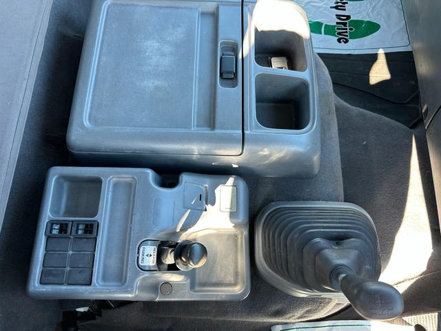 フォワード 　５段クレーン　ラジコン　フックイン　増トン　セルフ　セルフクレーン　ハイジャッキ　ワイドボディ　平ボディ　７．１トントラック　タダノ　平クレーン　回送車　ローダー　中古トラック　重機運搬車　ユニック（69枚目）