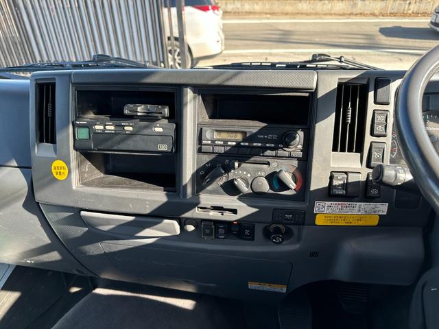 フォワード 　５段クレーン　ラジコン　フックイン　増トン　セルフ　セルフクレーン　ハイジャッキ　ワイドボディ　平ボディ　７．１トントラック　タダノ　平クレーン　回送車　ローダー　中古トラック　重機運搬車　ユニック（70枚目）