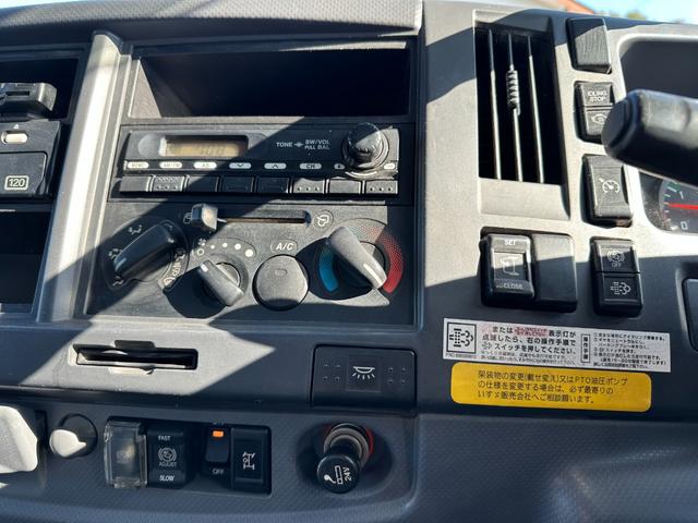 フォワード 　５段クレーン　ラジコン　フックイン　増トン　セルフ　セルフクレーン　ハイジャッキ　ワイドボディ　平ボディ　７．１トントラック　タダノ　平クレーン　回送車　ローダー　中古トラック　重機運搬車　ユニック（72枚目）