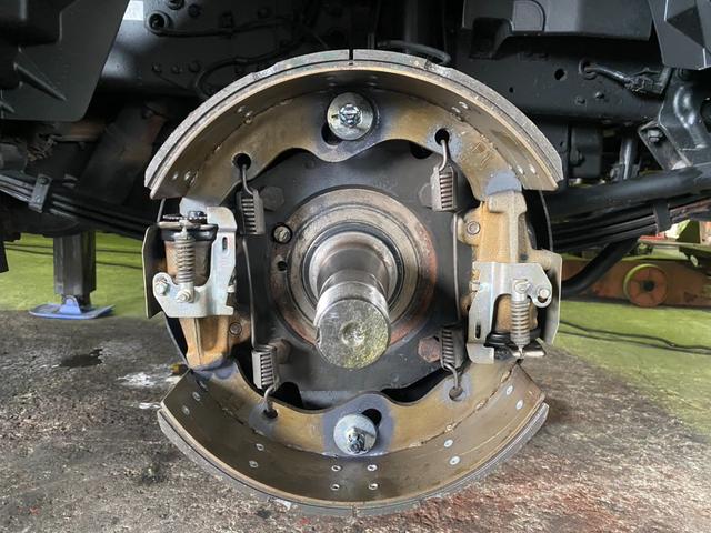 フォワード 　５段クレーン　ラジコン　フックイン　増トン　セルフ　セルフクレーン　ハイジャッキ　ワイドボディ　平ボディ　７．１トントラック　タダノ　平クレーン　回送車　ローダー　中古トラック　重機運搬車　ユニック（77枚目）