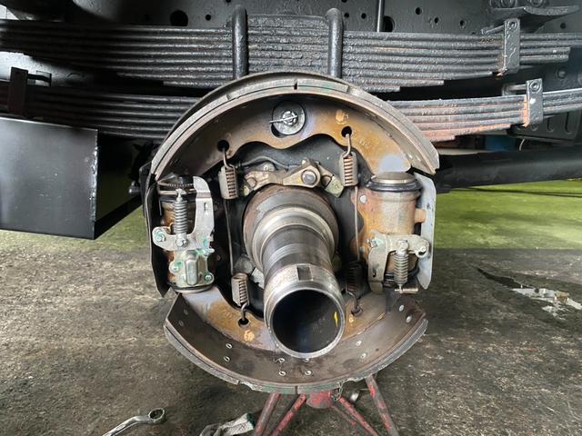 フォワード 　５段クレーン　ラジコン　フックイン　増トン　セルフ　セルフクレーン　ハイジャッキ　ワイドボディ　平ボディ　７．１トントラック　タダノ　平クレーン　回送車　ローダー　中古トラック　重機運搬車　ユニック（78枚目）