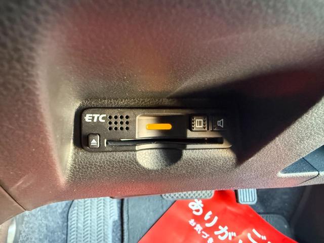 フィットシャトルハイブリッド ハイブリッド・スマートセレクション メモリーナビ HIDヘッドライト ETC バックカメラ オートクルーズコントロール アイドリングストップ キーレスエントリー 盗難防止システム 横滑り防止装置 衝突安全ボディ エアバッグ エアコン(12枚目)