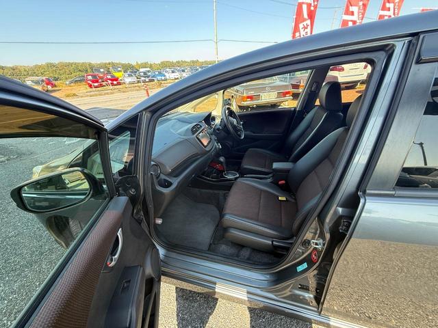 フィットシャトルハイブリッド ハイブリッド・スマートセレクション メモリーナビ HIDヘッドライト ETC バックカメラ オートクルーズコントロール アイドリングストップ キーレスエントリー 盗難防止システム 横滑り防止装置 衝突安全ボディ エアバッグ エアコン(13枚目)