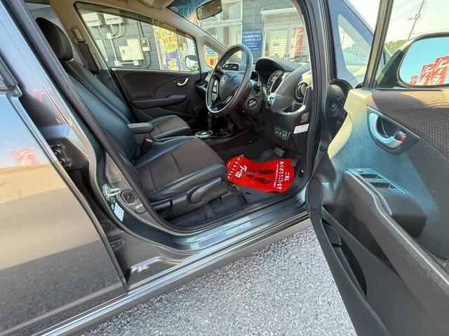 フィットシャトルハイブリッド ハイブリッド・スマートセレクション メモリーナビ HIDヘッドライト ETC バックカメラ オートクルーズコントロール アイドリングストップ キーレスエントリー 盗難防止システム 横滑り防止装置 衝突安全ボディ エアバッグ エアコン(16枚目)