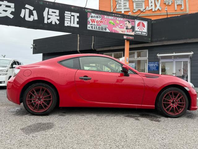 BRZ R メモリーナビ HIDヘッドライト アルミホイール キーレスエントリー 盗難防止システム 横滑り防止装置 衝突安全ボディ エアバッグ エアコン パワーステアリング パワーウィンドウ ABS(4枚目)