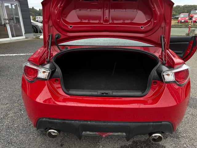 BRZ R メモリーナビ HIDヘッドライト アルミホイール キーレスエントリー 盗難防止システム 横滑り防止装置 衝突安全ボディ エアバッグ エアコン パワーステアリング パワーウィンドウ ABS(6枚目)