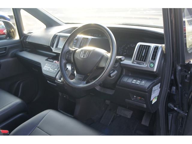 ステップワゴンスパーダ Ｚ　アラウンドビューモニター　リアフリップダウンモニター　スマートキー　両側パワースライドドア　純正ナビ　バックカメラ　ＨＩＤライト　ＨＩＤフォグ　ＥＴＣ（6枚目）