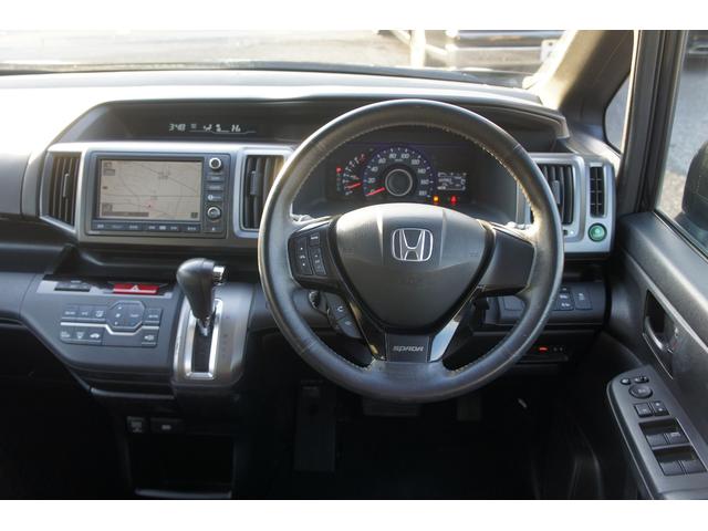 ステップワゴンスパーダ Ｚ　アラウンドビューモニター　リアフリップダウンモニター　スマートキー　両側パワースライドドア　純正ナビ　バックカメラ　ＨＩＤライト　ＨＩＤフォグ　ＥＴＣ（12枚目）