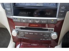 エンジンルームも清掃（＾＾）車の心臓部であるエンジンルームが汚れていたら車がかわいそうですよね？ボンネットの裏側まで綺麗に磨き込みます（＾＾） 5