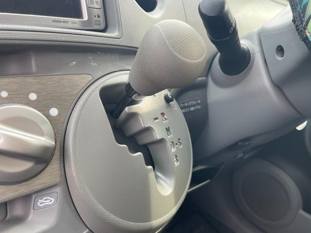 シエンタ Ｘリミテッド　ＥＴＣ　ＴＶ　両側スライド・片側電動　電動格納ミラー　３列シート　ＣＶＴ　アルミホイール　ＣＤ　ＤＶＤ再生　ミュージックプレイヤー接続可　衝突安全ボディ　ＡＢＳ　エアコン　パワーステアリング（9枚目）