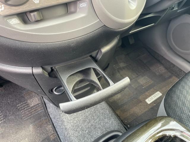 シエンタ Ｘリミテッド　ＥＴＣ　ＴＶ　両側スライド・片側電動　電動格納ミラー　３列シート　ＣＶＴ　アルミホイール　ＣＤ　ＤＶＤ再生　ミュージックプレイヤー接続可　衝突安全ボディ　ＡＢＳ　エアコン　パワーステアリング（26枚目）