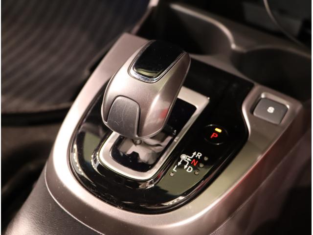 フィットハイブリッド Ｓホンダセンシング　スマ－トキ－　ナビＴＶ　アクティブクルーズコントロール　パワーウインドウ　サイドエアバック　ＤＶＤ再生　パワーステアリング　ＬＥＤヘッドランプ　ＡＢＳ　盗難防止装置　エアバック（17枚目）