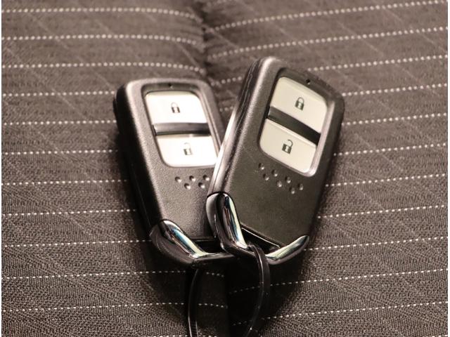 フィットハイブリッド Ｓホンダセンシング　スマ－トキ－　ナビＴＶ　アクティブクルーズコントロール　パワーウインドウ　サイドエアバック　ＤＶＤ再生　パワーステアリング　ＬＥＤヘッドランプ　ＡＢＳ　盗難防止装置　エアバック（26枚目）