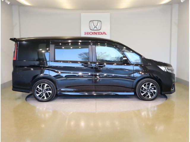 ステップワゴンスパーダ スパーダホンダセンシング　盗難防止　助手席エアバッグ　Ｗパワスラ　地デジ　ＬＥＤライト　横滑り防止システム　オートエアコン　リアカメラ　ドライブレコーダー装着車　ＵＳＢ　ナビ＆ＴＶ　三列シート（8枚目）