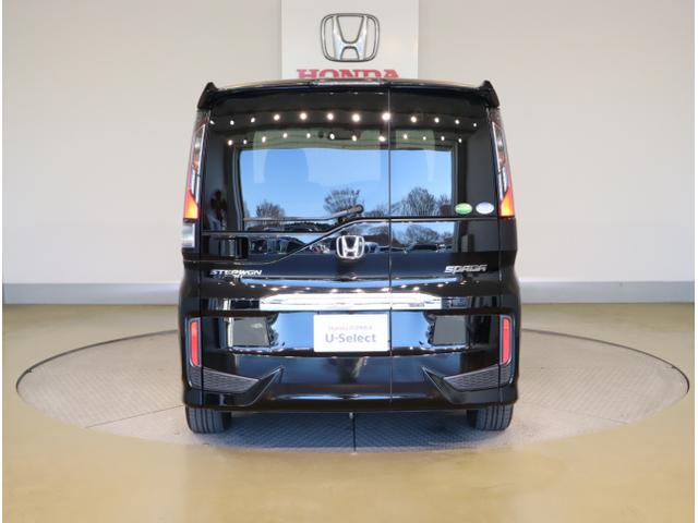 ステップワゴンスパーダ スパーダホンダセンシング　盗難防止　助手席エアバッグ　Ｗパワスラ　地デジ　ＬＥＤライト　横滑り防止システム　オートエアコン　リアカメラ　ドライブレコーダー装着車　ＵＳＢ　ナビ＆ＴＶ　三列シート（12枚目）