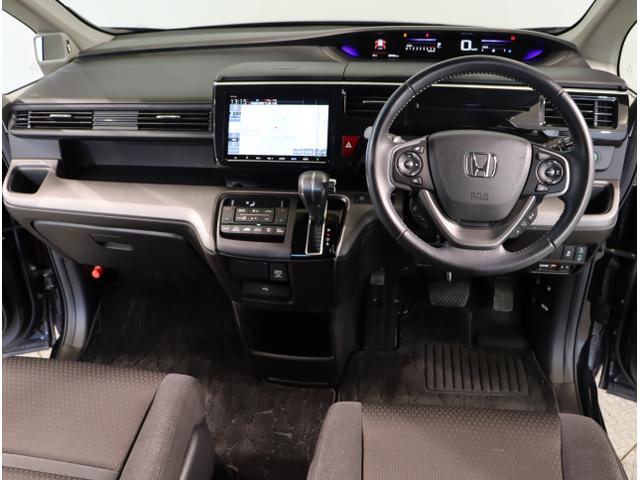 ステップワゴンスパーダ スパーダホンダセンシング　盗難防止　助手席エアバッグ　Ｗパワスラ　地デジ　ＬＥＤライト　横滑り防止システム　オートエアコン　リアカメラ　ドライブレコーダー装着車　ＵＳＢ　ナビ＆ＴＶ　三列シート（14枚目）