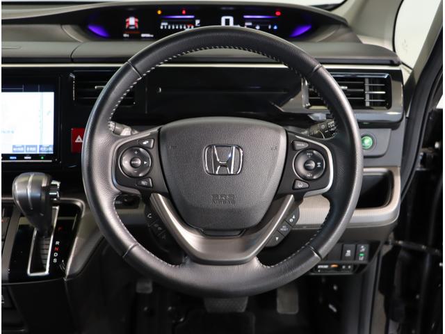 ステップワゴンスパーダ スパーダホンダセンシング　盗難防止　助手席エアバッグ　Ｗパワスラ　地デジ　ＬＥＤライト　横滑り防止システム　オートエアコン　リアカメラ　ドライブレコーダー装着車　ＵＳＢ　ナビ＆ＴＶ　三列シート（15枚目）