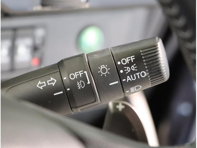 ステップワゴンスパーダ スパーダホンダセンシング　盗難防止　助手席エアバッグ　Ｗパワスラ　地デジ　ＬＥＤライト　横滑り防止システム　オートエアコン　リアカメラ　ドライブレコーダー装着車　ＵＳＢ　ナビ＆ＴＶ　三列シート（33枚目）