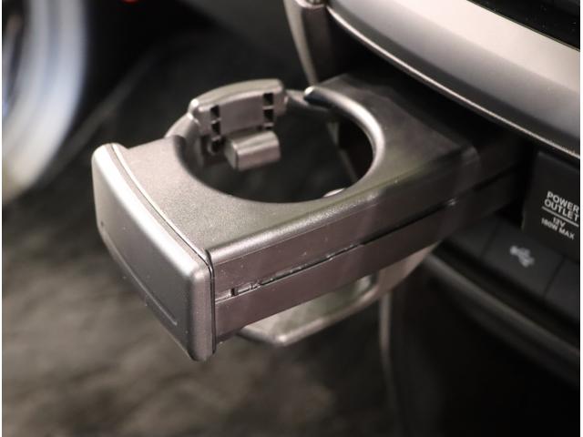 ステップワゴンスパーダ スパーダホンダセンシング　盗難防止　助手席エアバッグ　Ｗパワスラ　地デジ　ＬＥＤライト　横滑り防止システム　オートエアコン　リアカメラ　ドライブレコーダー装着車　ＵＳＢ　ナビ＆ＴＶ　三列シート（42枚目）