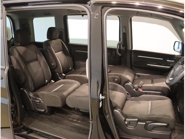 ステップワゴンスパーダ スパーダホンダセンシング　盗難防止　助手席エアバッグ　Ｗパワスラ　地デジ　ＬＥＤライト　横滑り防止システム　オートエアコン　リアカメラ　ドライブレコーダー装着車　ＵＳＢ　ナビ＆ＴＶ　三列シート（44枚目）