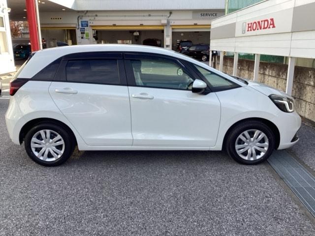 フィット ホーム 記録簿 衝突軽減 リアカメラ ソナー AAC 横滑り防止機能 サイドエアバック シートヒーター オートライト LEDライト クルーズコントロール パワーウィンドウ スマキー DVD ドラレコ(4枚目)