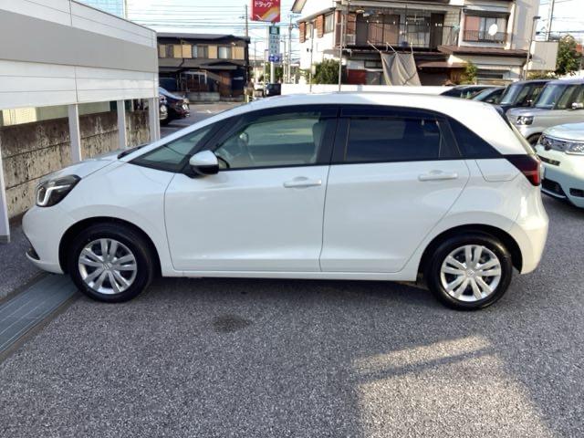 フィット ホーム 記録簿 衝突軽減 リアカメラ ソナー AAC 横滑り防止機能 サイドエアバック シートヒーター オートライト LEDライト クルーズコントロール パワーウィンドウ スマキー DVD ドラレコ(5枚目)