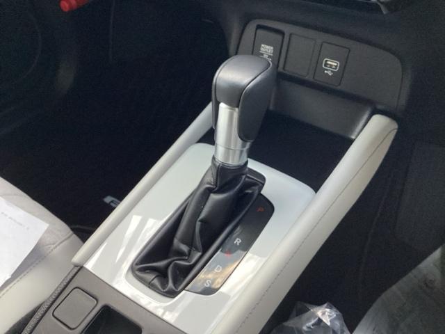 フィット ホーム 記録簿 衝突軽減 リアカメラ ソナー AAC 横滑り防止機能 サイドエアバック シートヒーター オートライト LEDライト クルーズコントロール パワーウィンドウ スマキー DVD ドラレコ(11枚目)