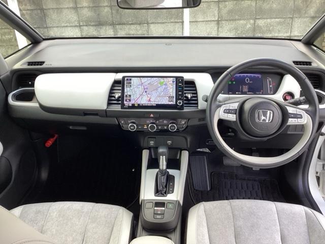 フィット ホーム 記録簿 衝突軽減 リアカメラ ソナー AAC 横滑り防止機能 サイドエアバック シートヒーター オートライト LEDライト クルーズコントロール パワーウィンドウ スマキー DVD ドラレコ(15枚目)