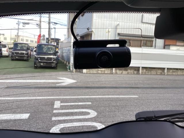 フィット ホーム 記録簿 衝突軽減 リアカメラ ソナー AAC 横滑り防止機能 サイドエアバック シートヒーター オートライト LEDライト クルーズコントロール パワーウィンドウ スマキー DVD ドラレコ(22枚目)