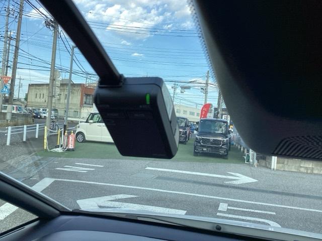 フィット ホーム 記録簿 衝突軽減 リアカメラ ソナー AAC 横滑り防止機能 サイドエアバック シートヒーター オートライト LEDライト クルーズコントロール パワーウィンドウ スマキー DVD ドラレコ(33枚目)